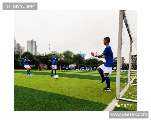 左脚挥舞足球梦想踢出无限可能，球场英姿尽显英雄本色