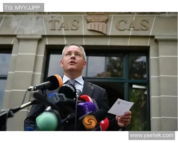 足球球星亲笔签字cas收藏价值与市场流通趋势深度解析